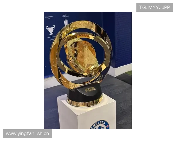 蒂尔批评荷甲冠军奖盘外形设计 认为荷兰足协应打造更具美感的奖杯